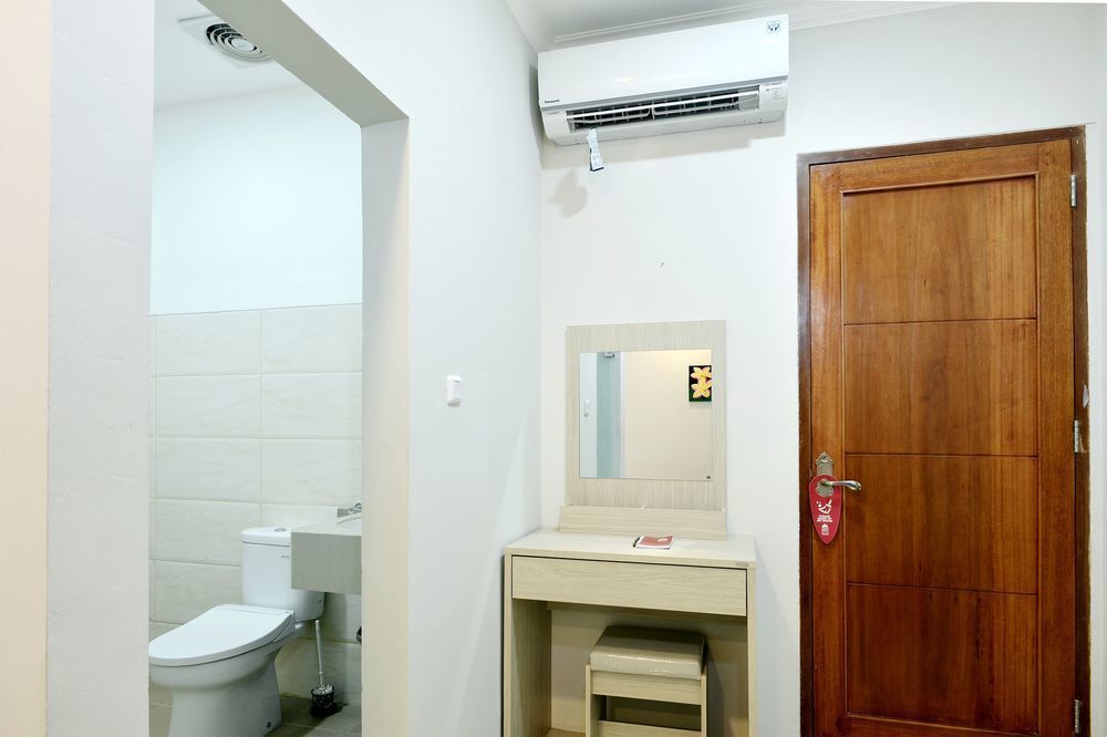 Kemang Eleven Hotel 3*